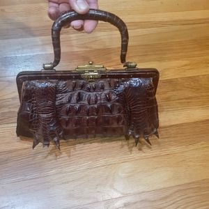 VINTAGE 1990S BROWN ANTIQUE  HORNBACK ALLIGATOR PURSE WITH PAWS OS
